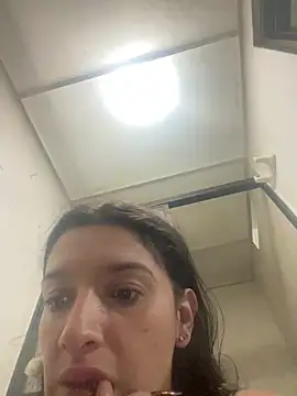 Violett hott  online show from May 3, 2026, 12:09 pm