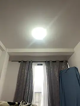 Violett hott  online show from April 30, 2026, 11:39 am