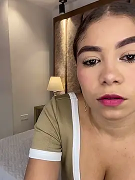 Snapshot of CamilaCastillo chatting on July 29, 2026, 7:13 pm CamilaCastillo online show from July 29, 2026, 7:13 pm
