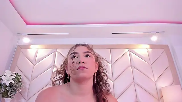 Snapshot of CamilaCastillo chatting on May 24, 2026, 12:27 pm CamilaCastillo online show from May 24, 2026, 12:27 pm