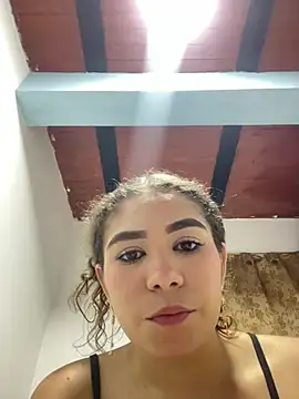 Snapshot of CamilaCastillo chatting on June 3, 2026, 3:18 am CamilaCastillo online show from June 3, 2026, 3:18 am