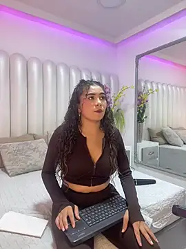 Snapshot of CamilaCastillo chatting on July 22, 2026, 7:27 pm CamilaCastillo online show from July 22, 2026, 7:27 pm