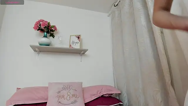 Snapshot of VictoriaGarret chatting on March 7, 2026, 12:21 pm VictoriaGarret online show from March 7, 2026, 12:21 pm