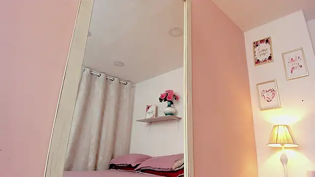 Snapshot of VictoriaGarret chatting on February 6, 2026, 12:23 pm VictoriaGarret online show from February 6, 2026, 12:23 pm