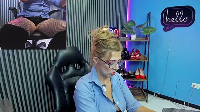 Snapshot of Thecrazyadams_ chatting on February 8, 2026, 4:32 am Thecrazyadams online show from February 8, 2026, 4:32 am