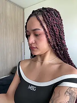 crystal dlun online show from February 26, 2026, 4:18 pm