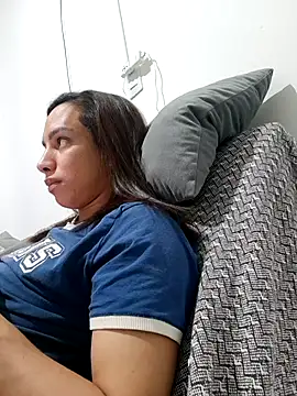 ofjuliaa online show from July 13, 2026, 6:24 am