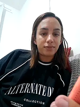 ofjuliaa online show from February 15, 2026, 6:03 am