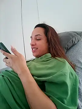 ofjuliaa online show from July 27, 2026, 6:04 pm