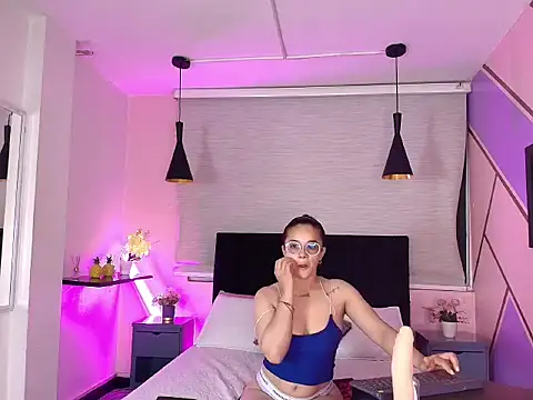 Coraliiine  online show from March 20, 2026, 10:16 am