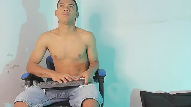 Liamsubtle01 online show from June 19, 2026, 11:05 am