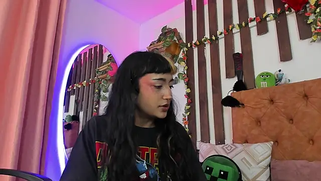 MeowMota  online show from April 28, 2026, 6:23 pm