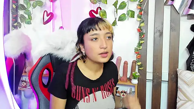 MeowMota  online show from June 25, 2026, 6:24 pm