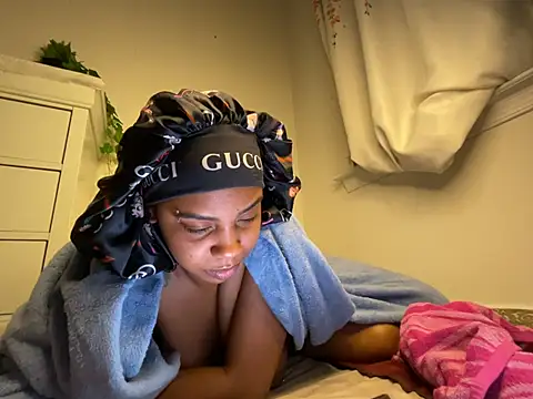 oshun6360 online show from July 30, 2026, 5:06 am
