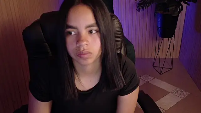 Snapshot of SofiaMante_ chatting on March 18, 2026, 7:59 pm SofiaMante online show from March 18, 2026, 7:59 pm