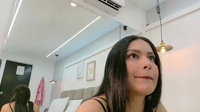 Snapshot of AlmaRose_ chatting on June 9, 2026, 1:12 pm AlmaRose online show from June 9, 2026, 1:12 pm