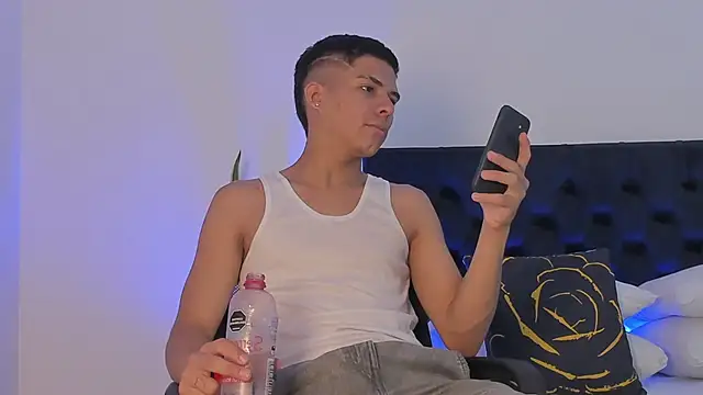 Snapshot of Marcus_Moreno chatting on March 20, 2026, 7:04 pm Marcus Moreno online show from March 20, 2026, 7:04 pm