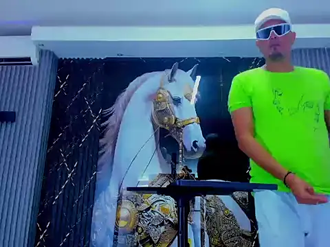 Snapshot of Dominick_33 chatting on January 6, 2026, 10:36 pm Dominick 33 online show from January 6, 2026, 10:36 pm