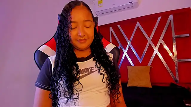 sweetdesireasm online show from February 6, 2026, 8:05 pm