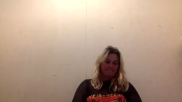 NeedyQueen online show from February 5, 2026, 5:14 am