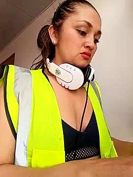 Alejandra N online show from February 22, 2026, 1:57 pm