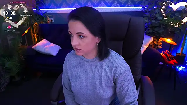 Dafni Monn online show from March 23, 2025, 6:37 am