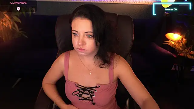 Dafni Monn online show from October 9, 2025, 6:03 am