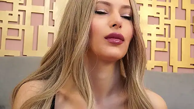 BellaNoirX online show from February 12, 2026, 7:52 am