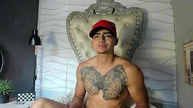 Snapshot of elliot_colton chatting on August 6, 2026, 7:53 pm elliot colton online show from August 6, 2026, 7:53 pm