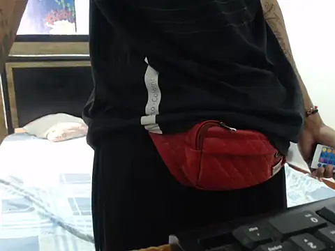 Skinny horny boy online show from February 3, 2026, 11:32 pm