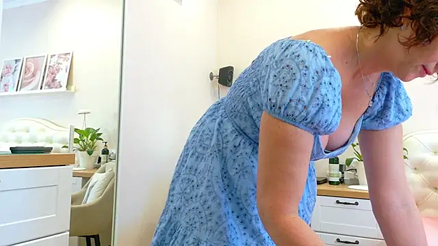 LadySweetWife online show from July 25, 2026, 2:30 am