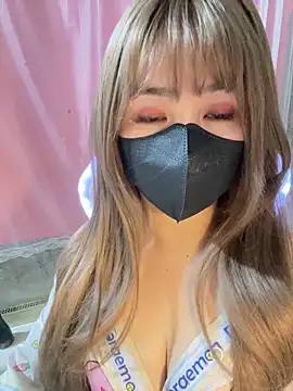 -Violet-t online show from May 6, 2026, 1:26 pm
