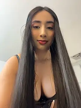 IvonneOwen online show from June 22, 2026, 3:36 am