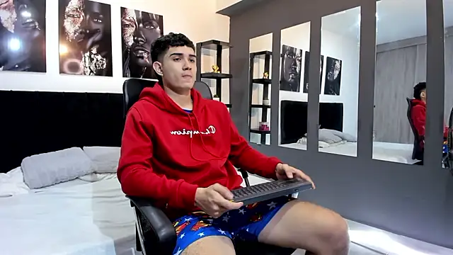 Alejo Grey online show from January 19, 2026, 1:04 pm