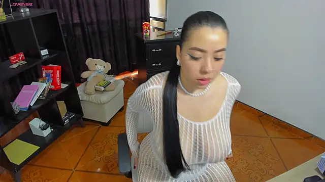 SophiiaRios  online show from May 4, 2026, 1:03 pm