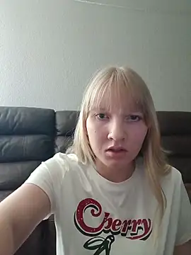 BunnySnowFlake online show from April 3, 2026, 6:14 pm