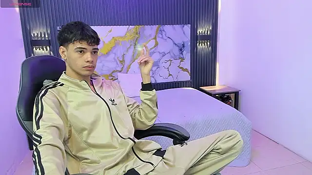 Snapshot of Dark_Desiree18 chatting on February 5, 2026, 12:01 pm Dark Desiree18 online show from February 5, 2026, 12:01 pm