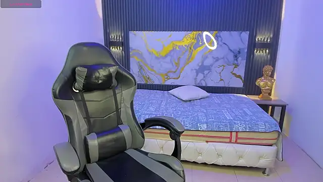 Snapshot of Dark_Desiree18 chatting on March 15, 2026, 9:05 am Dark Desiree18 online show from March 15, 2026, 9:05 am