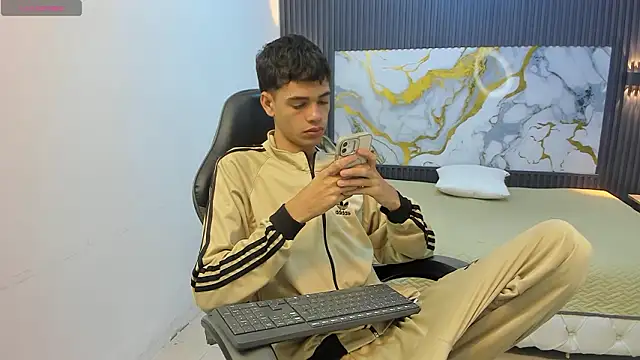 Snapshot of Dark_Desiree18 chatting on March 8, 2026, 12:08 pm Dark Desiree18 online show from March 8, 2026, 12:08 pm