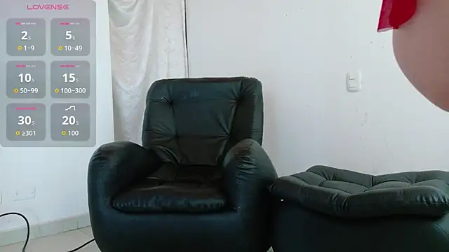 sarahe9769 online show from February 13, 2026, 4:07 pm