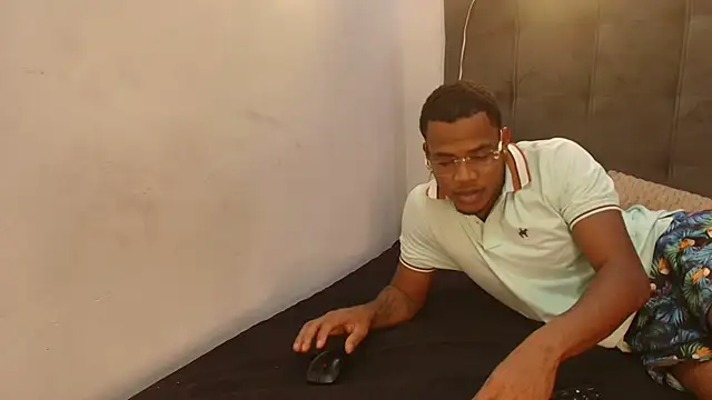 Latinblack 98 online show from January 11, 2026, 1:18 pm