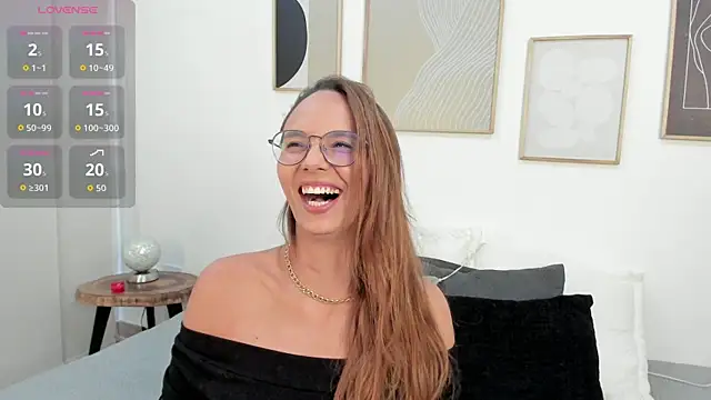 Julianneharris online show from April 24, 2026, 2:52 pm