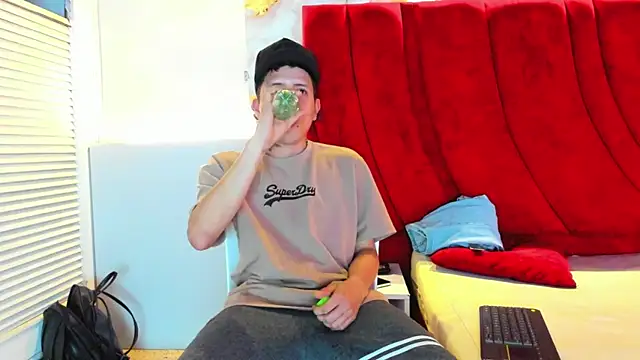 ESTEBAN 2102 online show from January 17, 2026, 7:39 pm