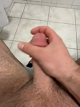 Snapshot of GuestSolo chatting on April 15, 2026, 3:49 pm GuestSolo online show from April 15, 2026, 3:49 pm