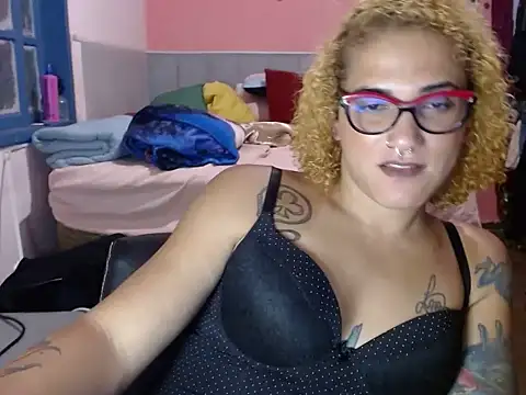 Queen Domme de paus online show from February 2, 2026, 2:21 am