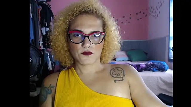 Queen Domme de paus online show from February 2, 2026, 6:07 pm