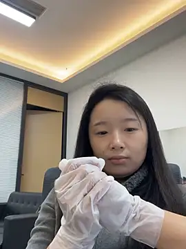 Qrooo online show from February 4, 2026, 7:47 am