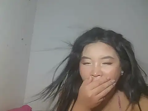 Zyeiii online show from June 7, 2026, 6:02 pm