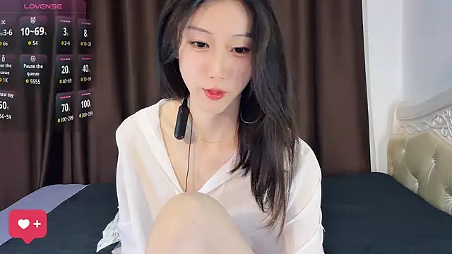 Queenbb88 online show from August 4, 2026, 12:10 pm