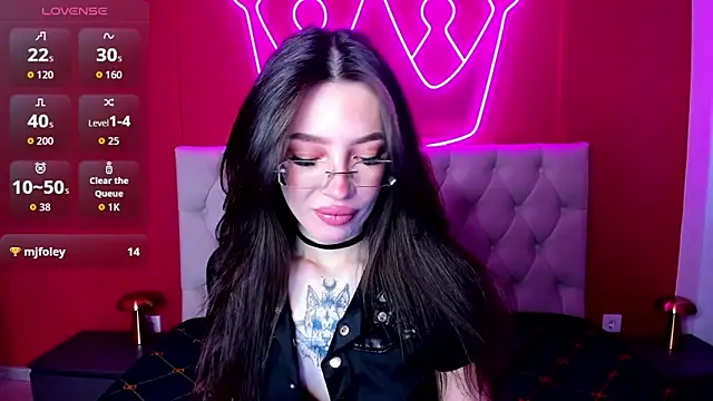 IvyDainty online show from June 17, 2026, 1:27 am